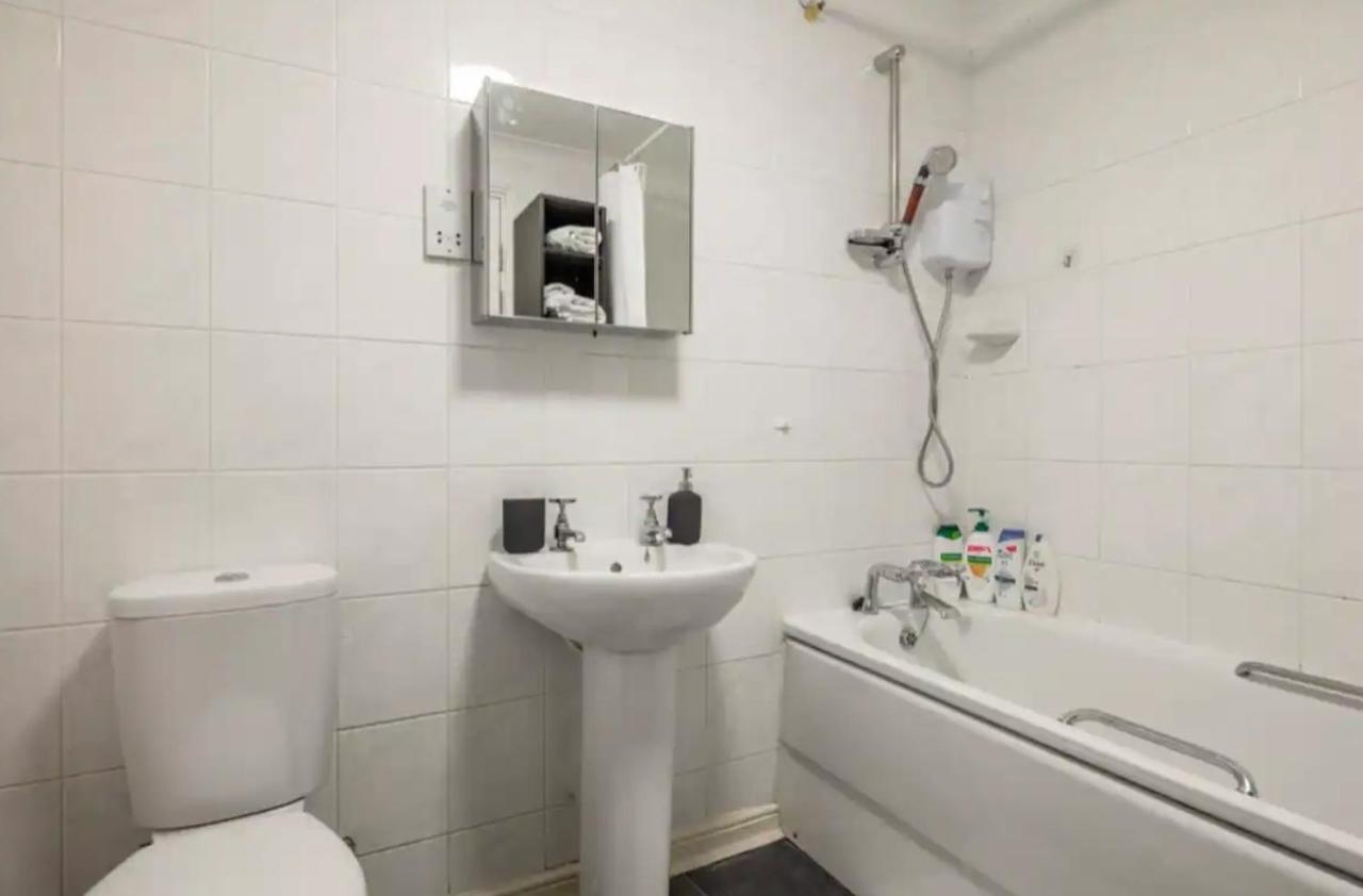 1 Bedroom Flat With Free Parking لندن المظهر الخارجي الصورة